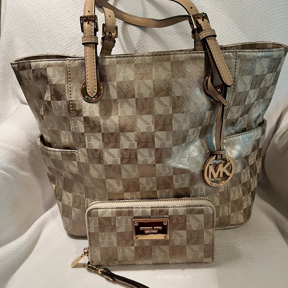 Michael Kors Tan Checkered Tote (no wallet)